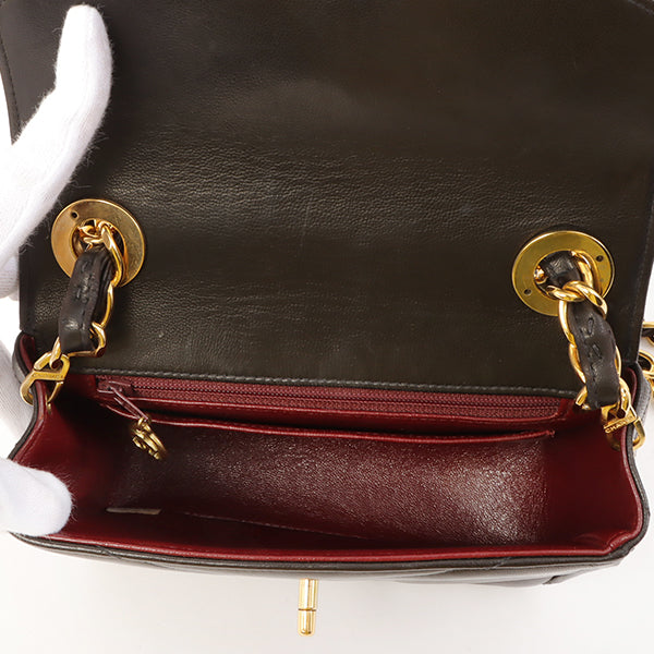 Chanel Around 1995 Made Chevron Stitch V Flap Turn-Lock Chain Bag Black