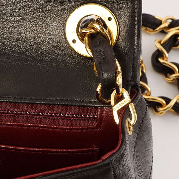 Chanel Around 1995 Made Chevron Stitch V Flap Turn-Lock Chain Bag Black