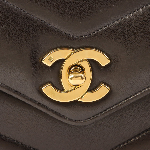 Chanel Around 1995 Made Chevron Stitch V Flap Turn-Lock Chain Bag Black