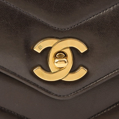 Chanel Around 1995 Made Chevron Stitch V Flap Turn-Lock Chain Bag Black