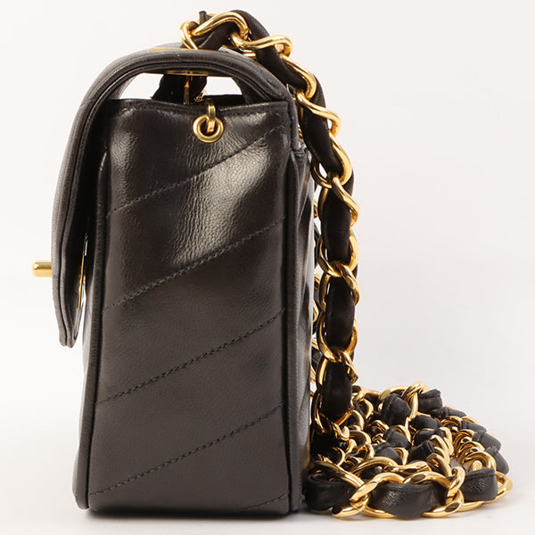 Chanel Around 1995 Made Chevron Stitch V Flap Turn-Lock Chain Bag Black