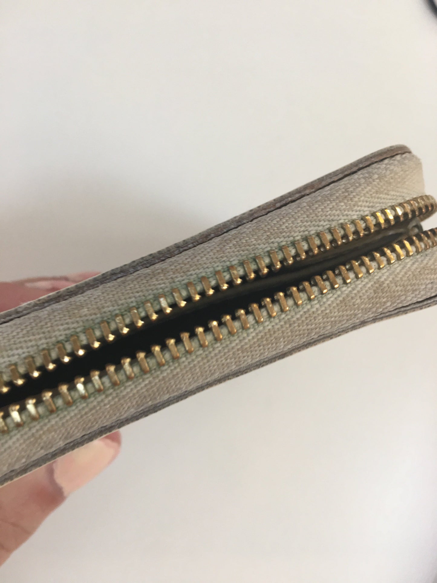 LOUIS VUITTON Wallet in White Canvas