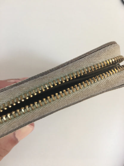 LOUIS VUITTON Wallet in White Canvas