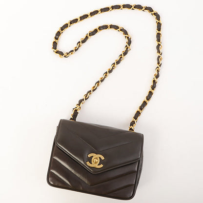 Chanel Around 1995 Made Chevron Stitch V Flap Turn-Lock Chain Bag Black