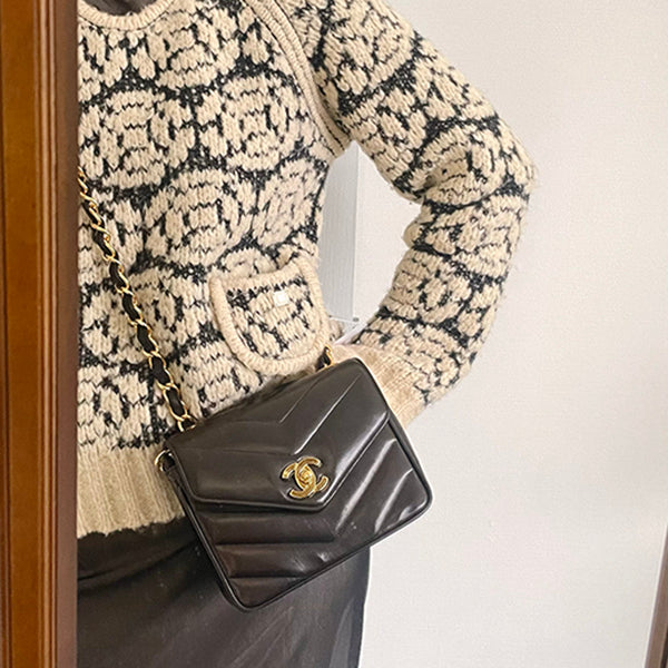 Chanel Around 1995 Made Chevron Stitch V Flap Turn-Lock Chain Bag Black