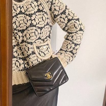 Chanel Around 1995 Made Chevron Stitch V Flap Turn-Lock Chain Bag Black