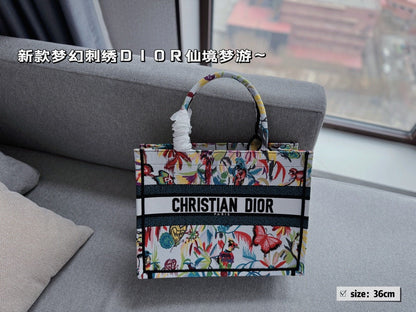 DR364 Medium/Large Dior Book Tote