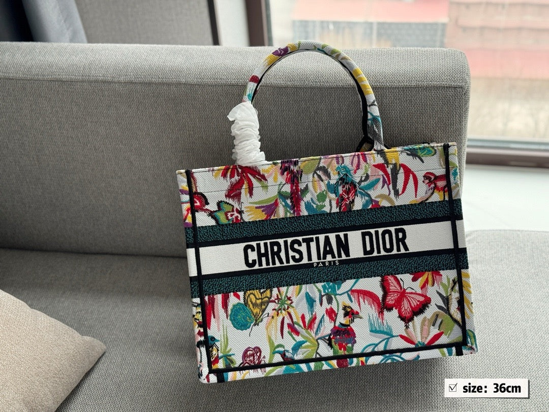 DR364 Medium/Large Dior Book Tote