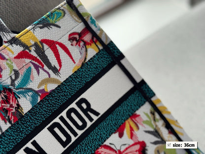 DR364 Medium/Large Dior Book Tote