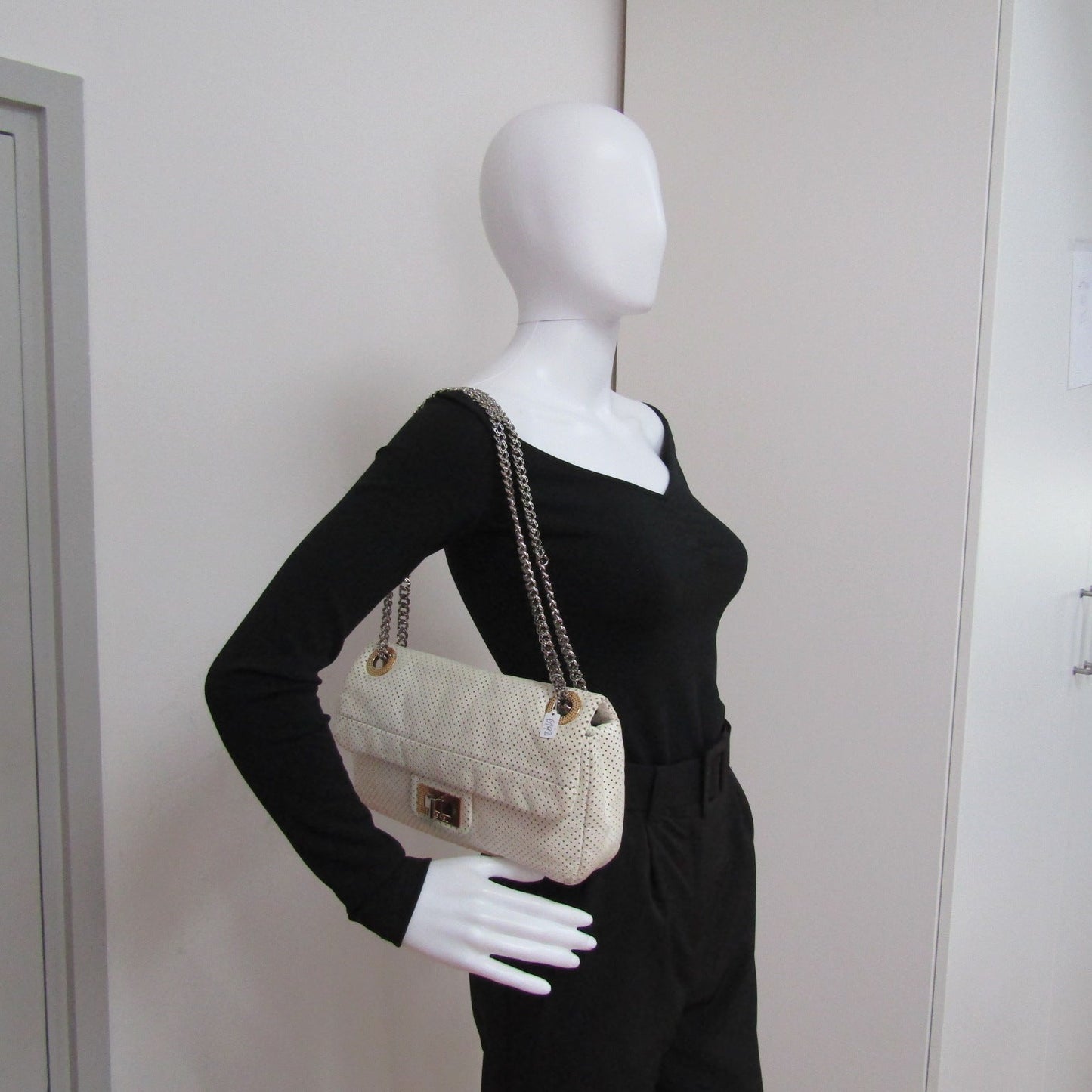 CHANEL 2.55 Shoulder Bag in White Leather