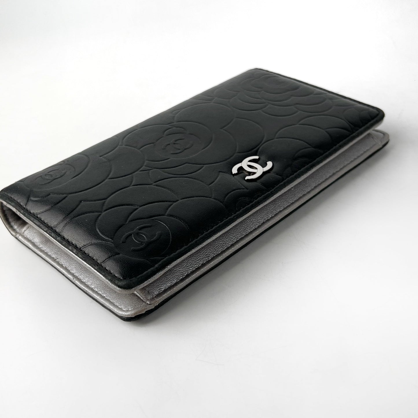 Chanel Yen Camelia Wallet Black