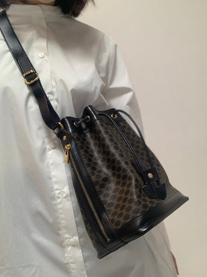 CELINE  Side zipper Drawstring Shoulder bag Black Vintage Old Celine u5gukm