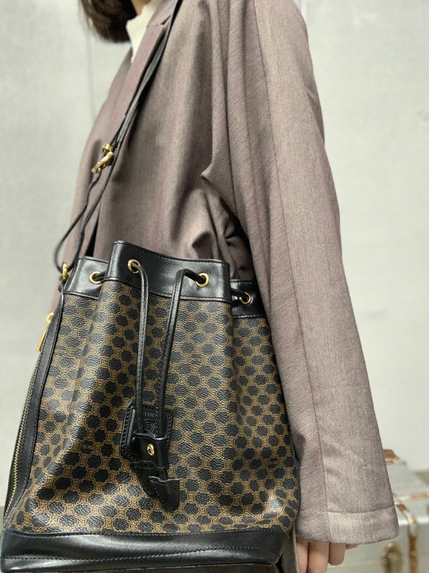 CELINE  Side zipper Drawstring Shoulder bag Black Vintage Old Celine u5gukm