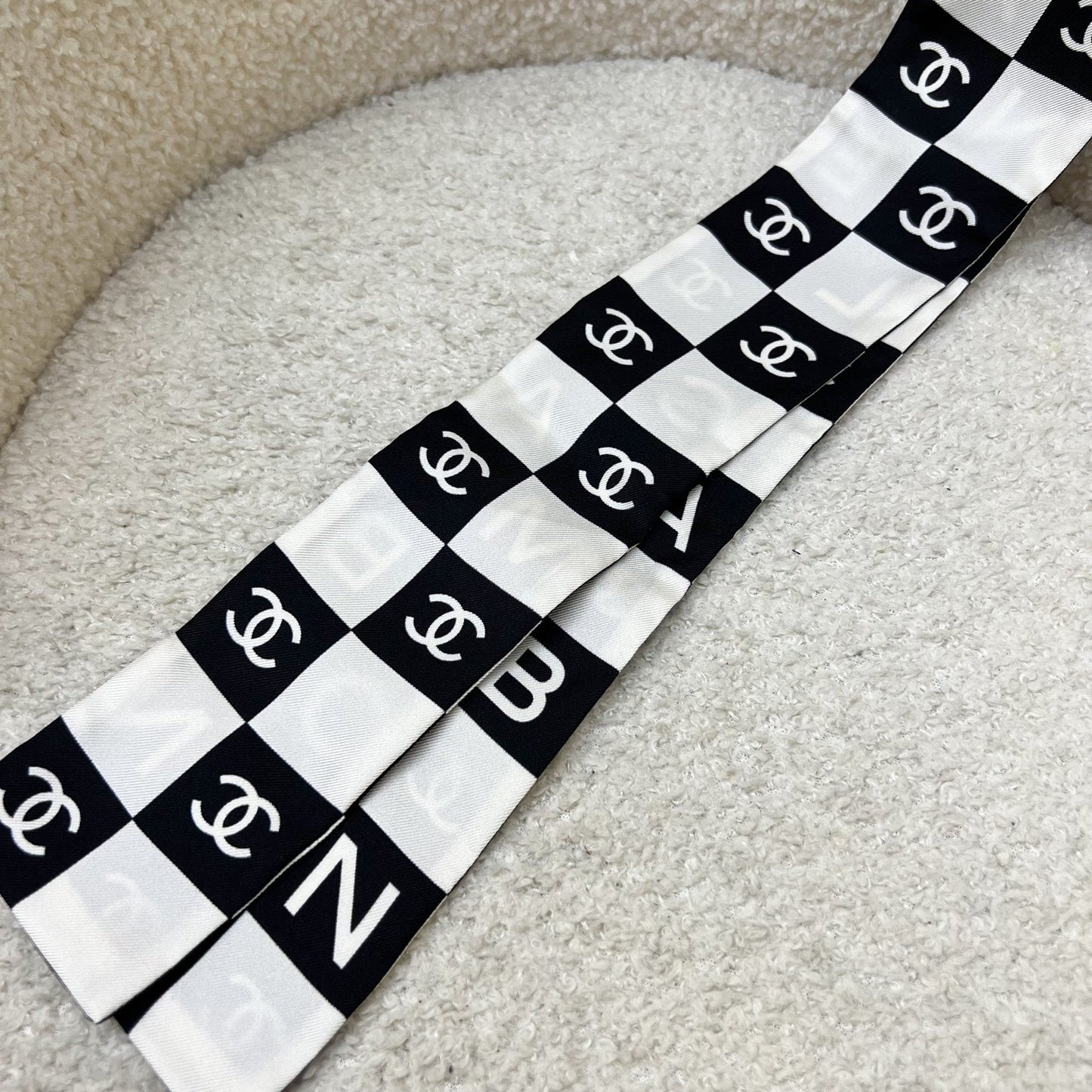 Chanel CC Logo Bandeau in Black and White 100% Silk (Model: AA8768)