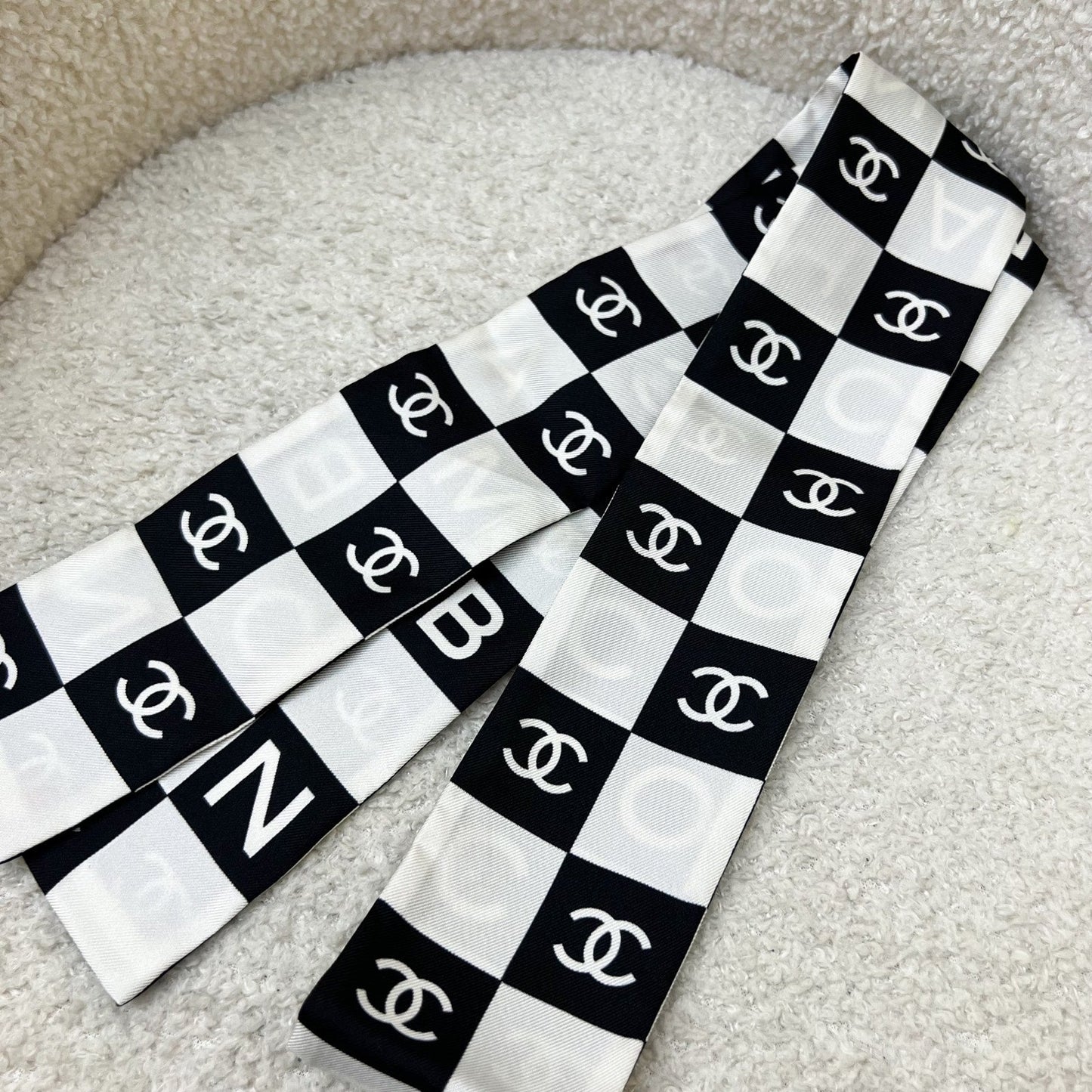 Chanel CC Logo Bandeau in Black and White 100% Silk (Model: AA8768)