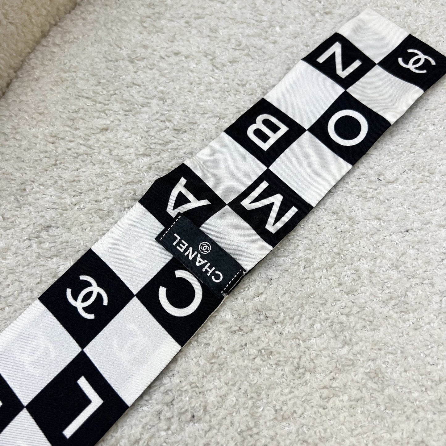 Chanel CC Logo Bandeau in Black and White 100% Silk (Model: AA8768)