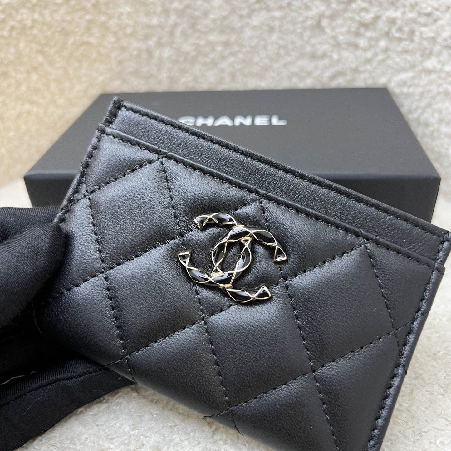Chanel Seasonal Flat Card Holder in Black Lambskin (Model: AP3627)