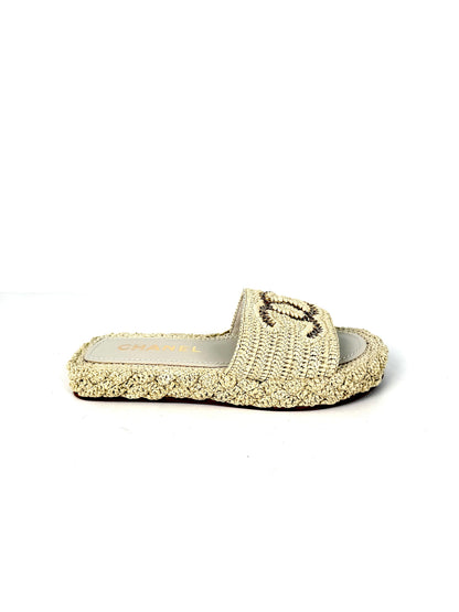 New CHANEL Raffia CC Logo Neutral Slip on Espadrille Slide Sandals 38 7.5