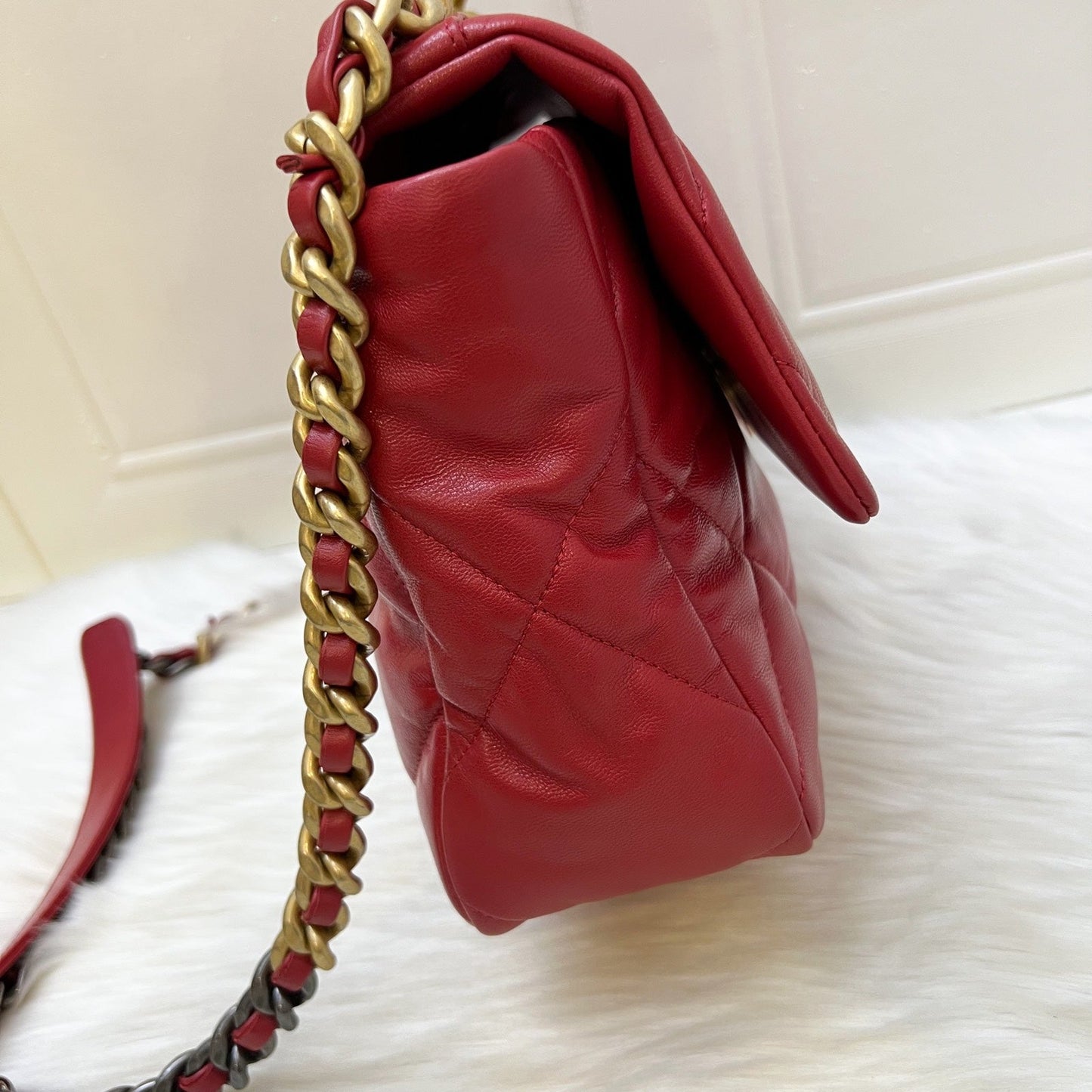 Chanel 19 Medium / Large Flap in Red Lambskin and 3-tone HW (Model: AS1161)