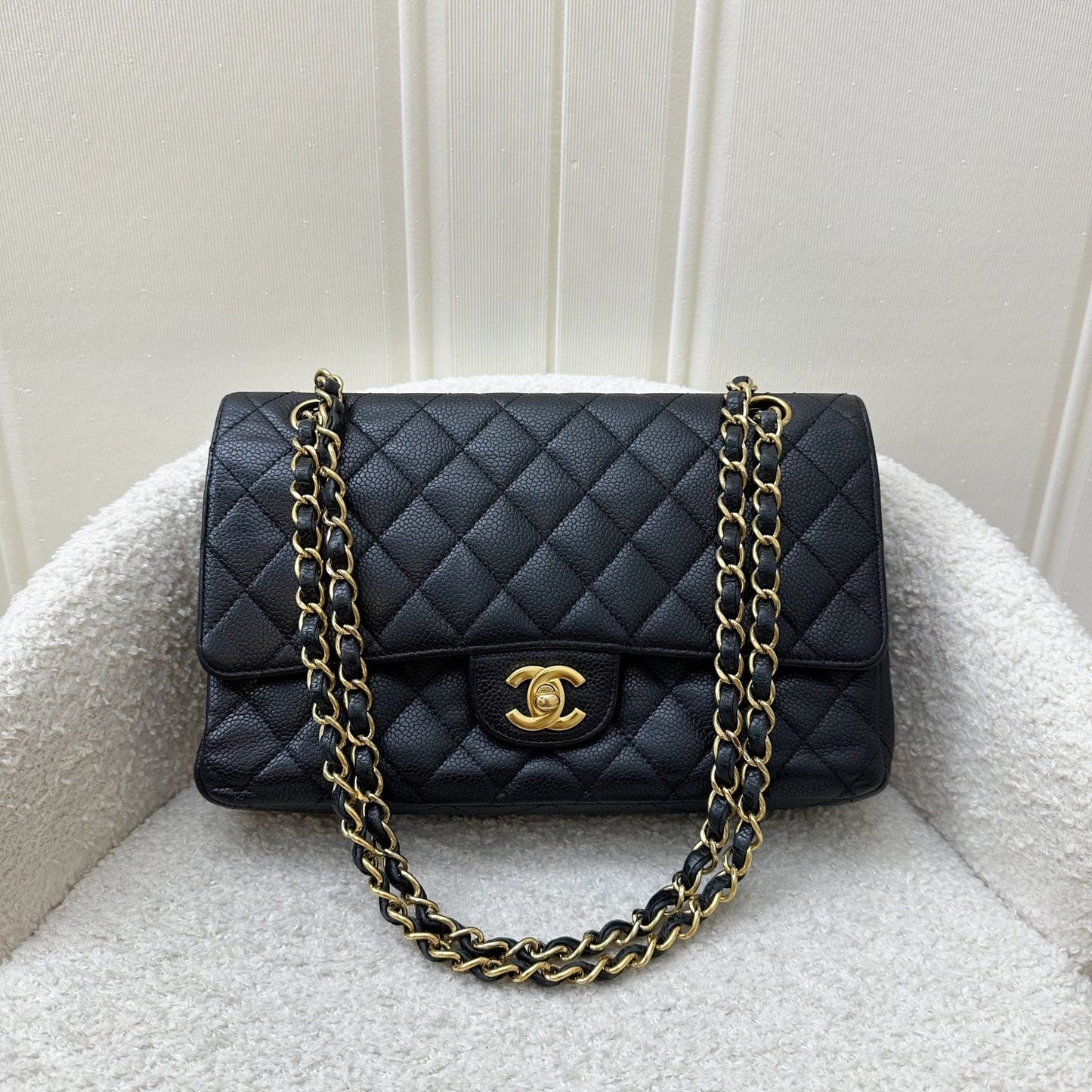 Chanel Medium Classic Flap CF in Black Caviar GHW