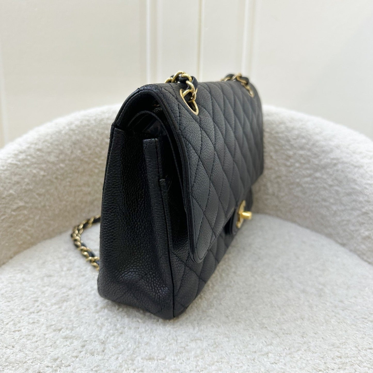 Chanel Medium Classic Flap CF in Black Caviar GHW