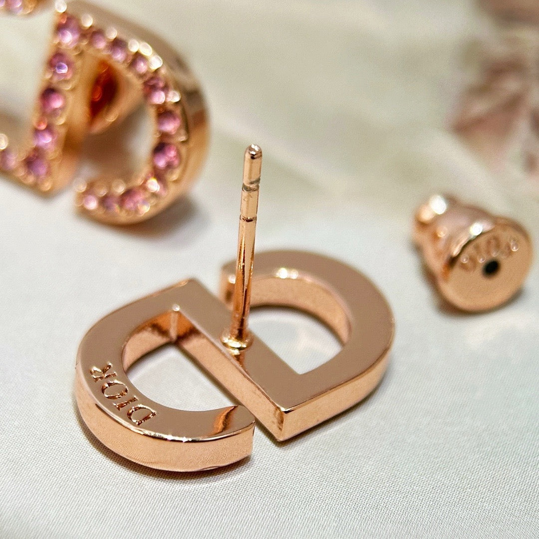 JW829 Petit CD Stud Earrings