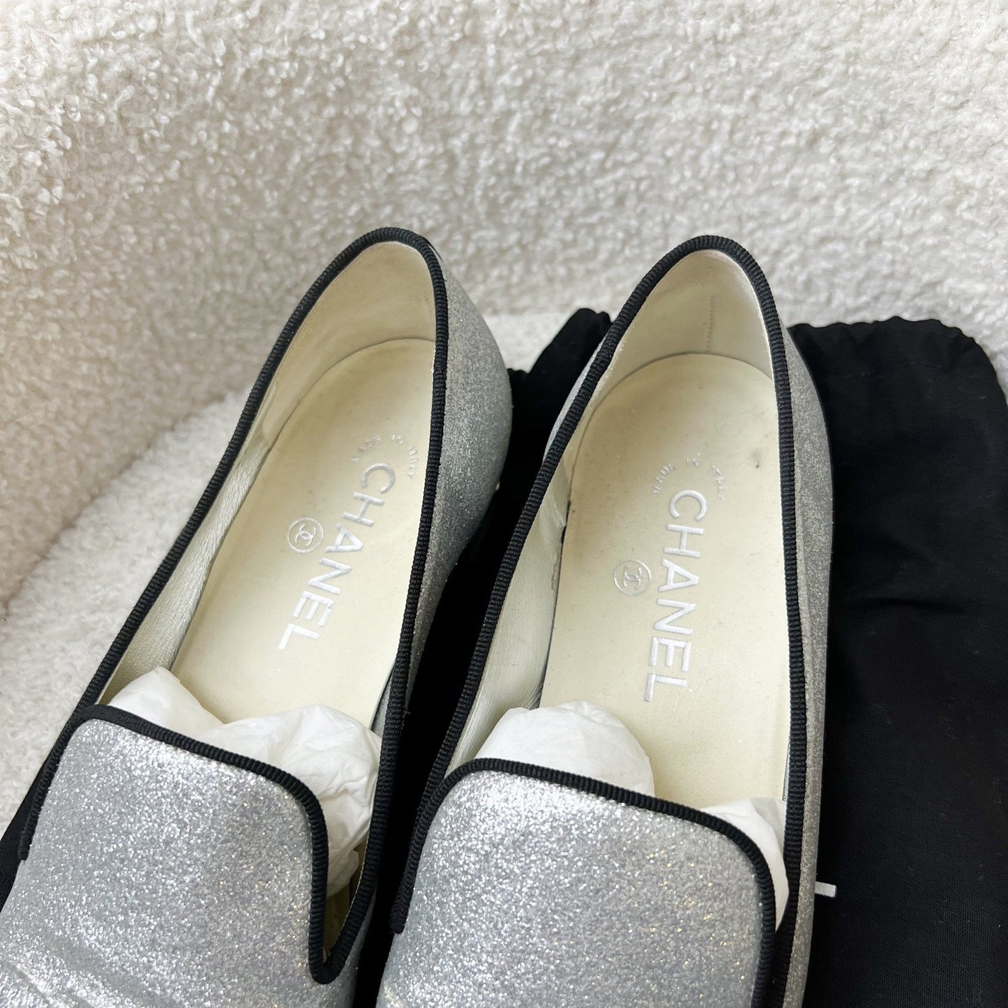 Chanel Heels in Silver Glitter Leather / Black Gosgrain Size 38