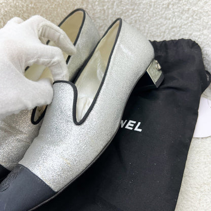 Chanel Heels in Silver Glitter Leather / Black Gosgrain Size 38