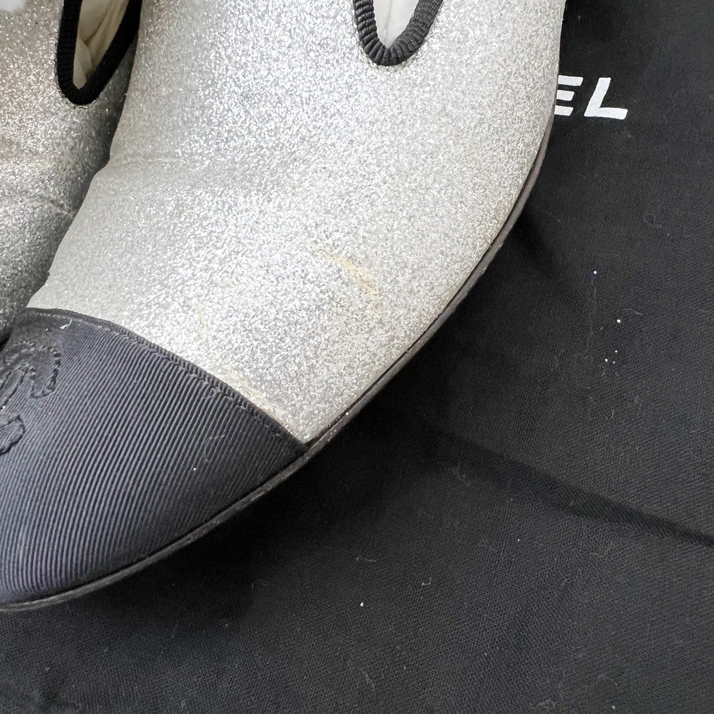 Chanel Heels in Silver Glitter Leather / Black Gosgrain Size 38