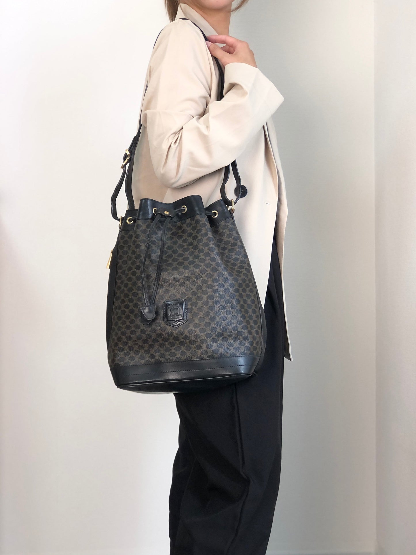 CELINE  Drawstring Shoulder bag Black Vintage x5e8fx