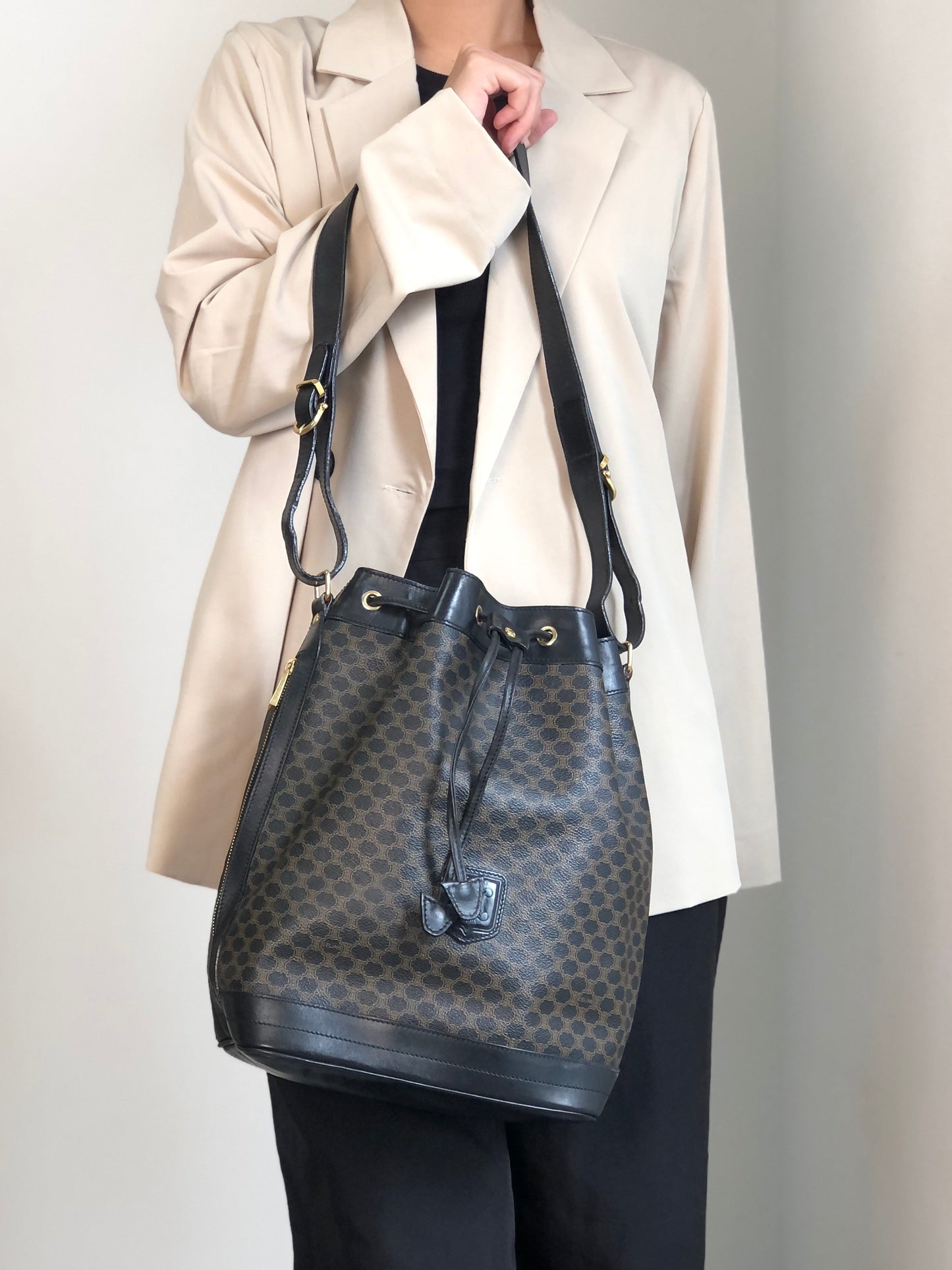 CELINE  Drawstring Shoulder bag Black Vintage x5e8fx