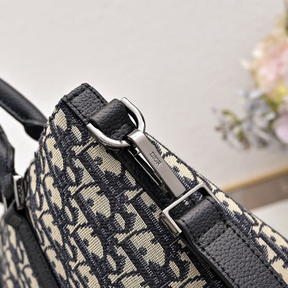 DR525 Weekender 25 / 12 x 7 x 4.5 inches