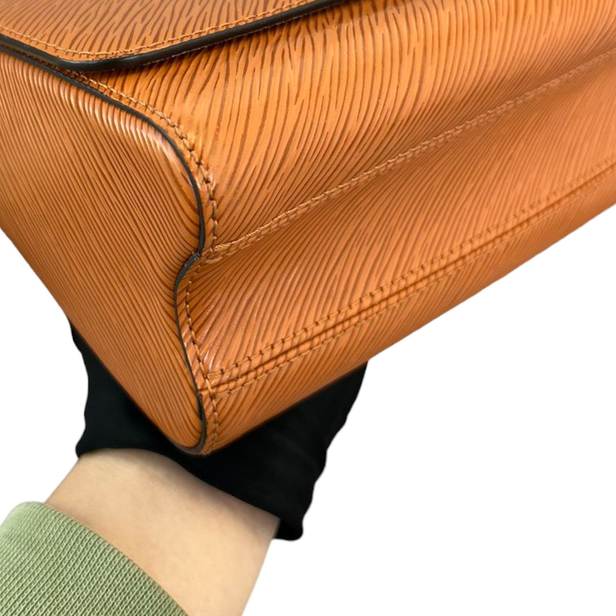 Louis-Vuitton Twist MM Shoulder Bag Epi Caramel Brown GHW