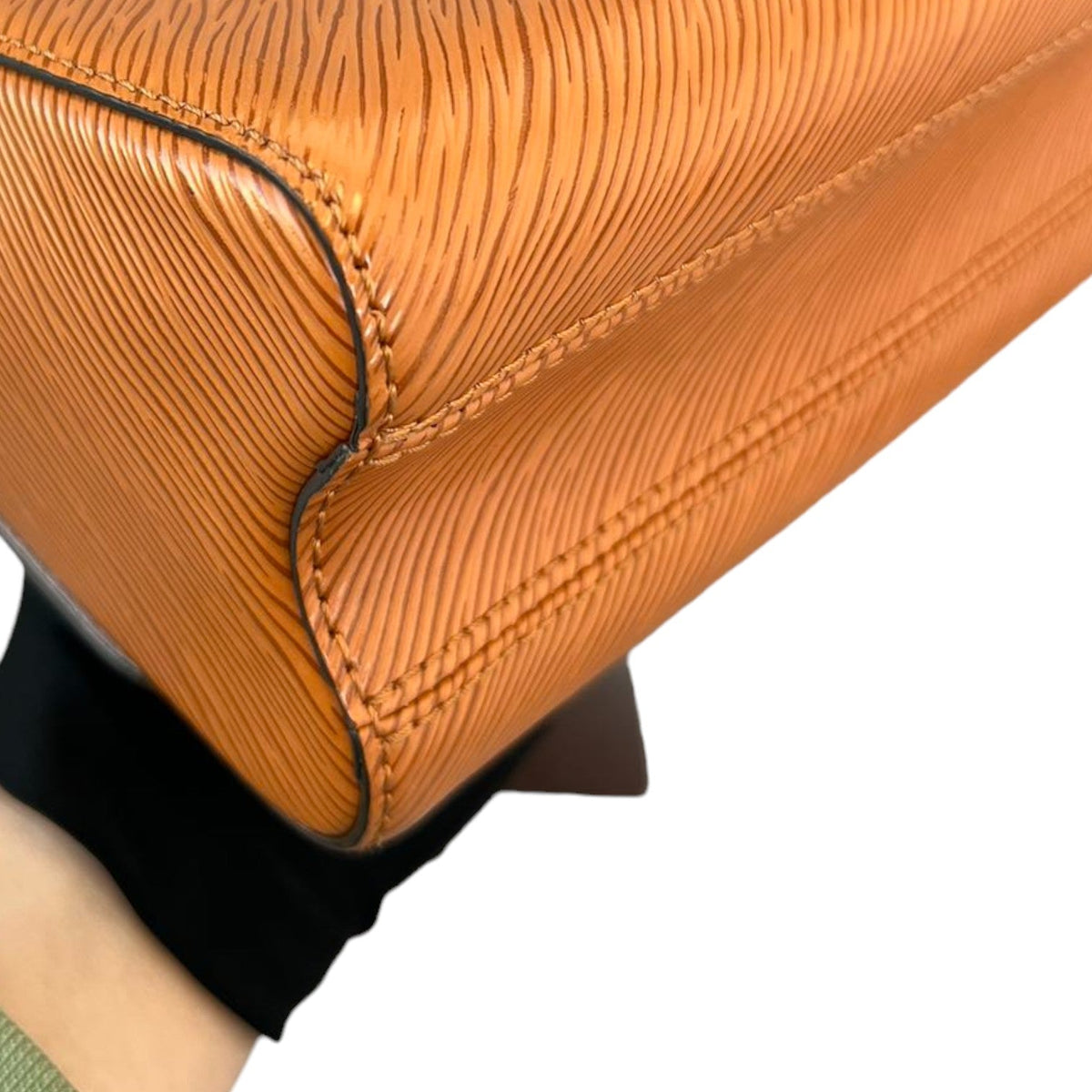 Louis-Vuitton Twist MM Shoulder Bag Epi Caramel Brown GHW