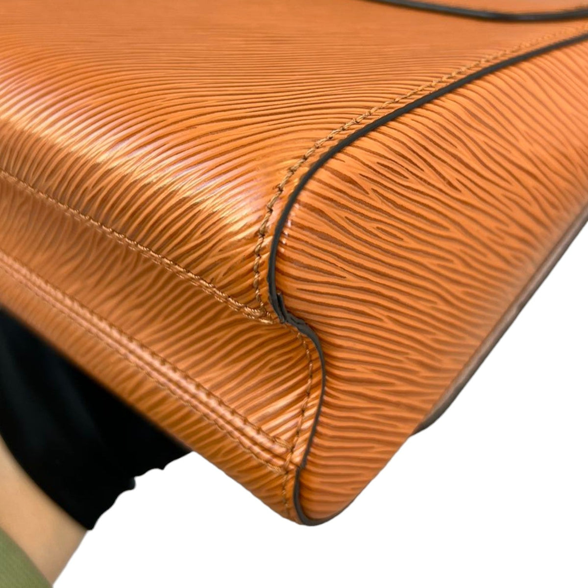 Louis-Vuitton Twist MM Shoulder Bag Epi Caramel Brown GHW