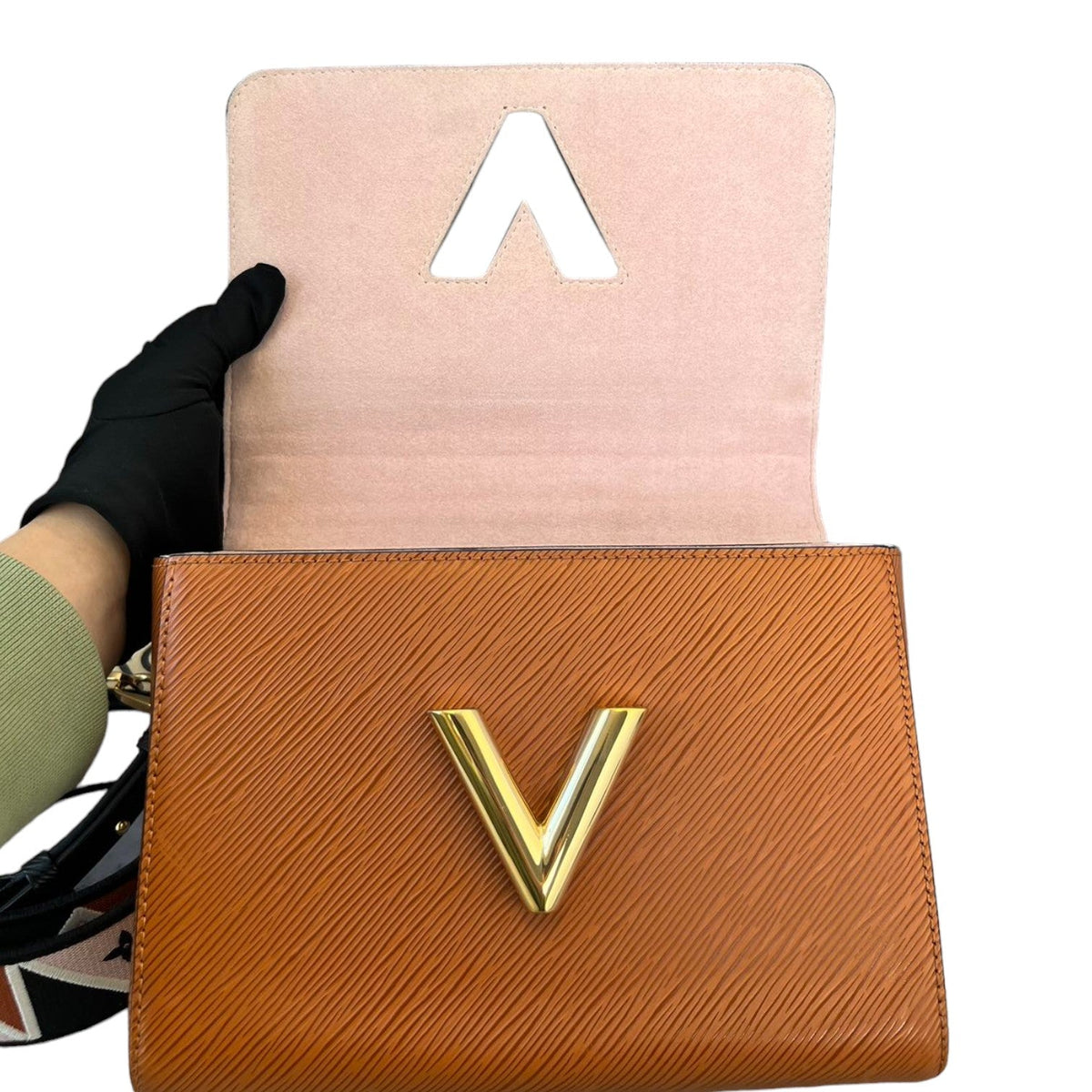 Louis-Vuitton Twist MM Shoulder Bag Epi Caramel Brown GHW