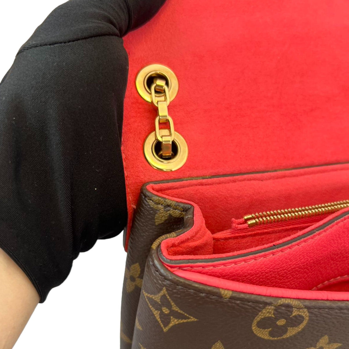 Louis-Vuitton Pallas Chain Flap Monogram Red GHW