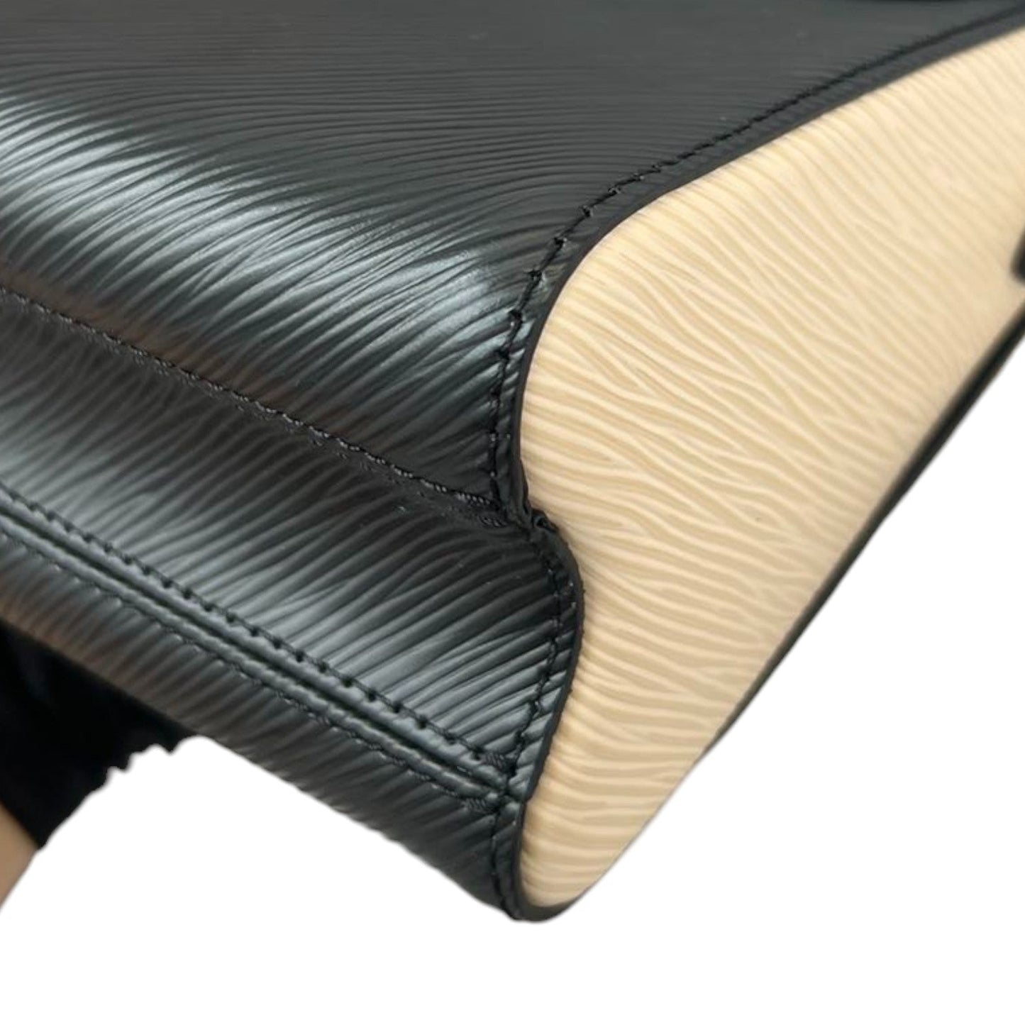 Louis-Vuitton Crafty Twist MM Epi Black GHW