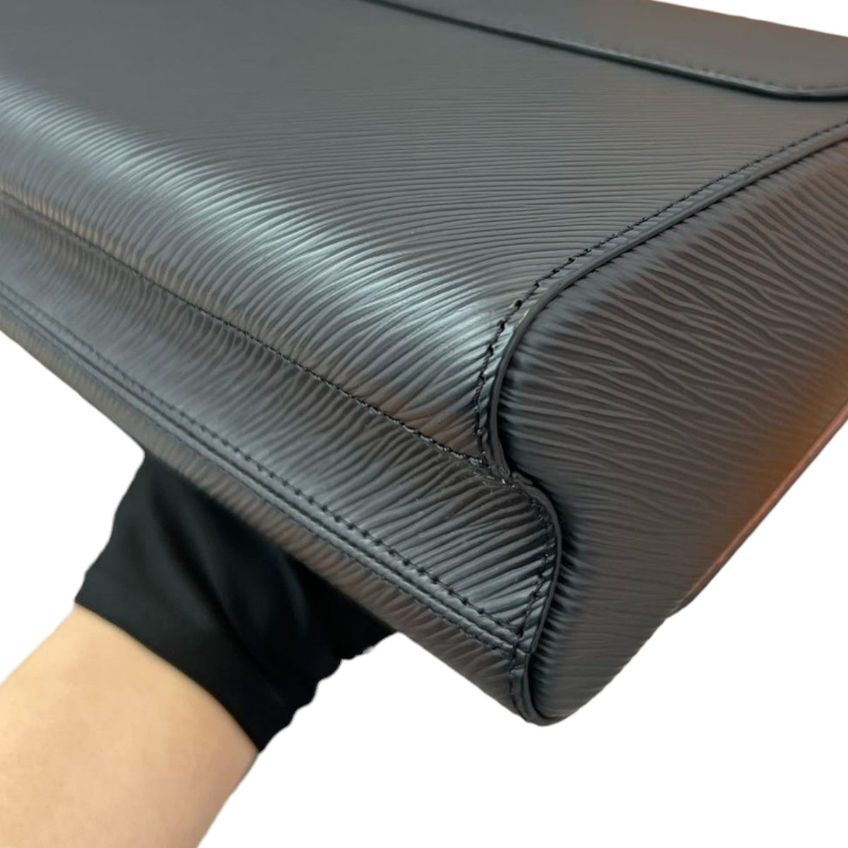 Louis-Vuitton Twist MM Shoulder Epi Black GHW