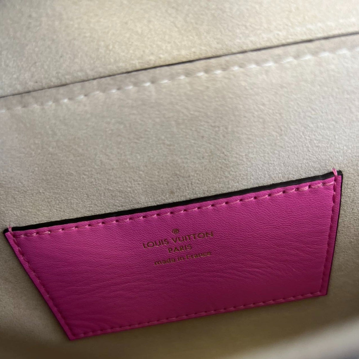 Louis-Vuitton Twist MM Shoulder Epi White Pink GHW