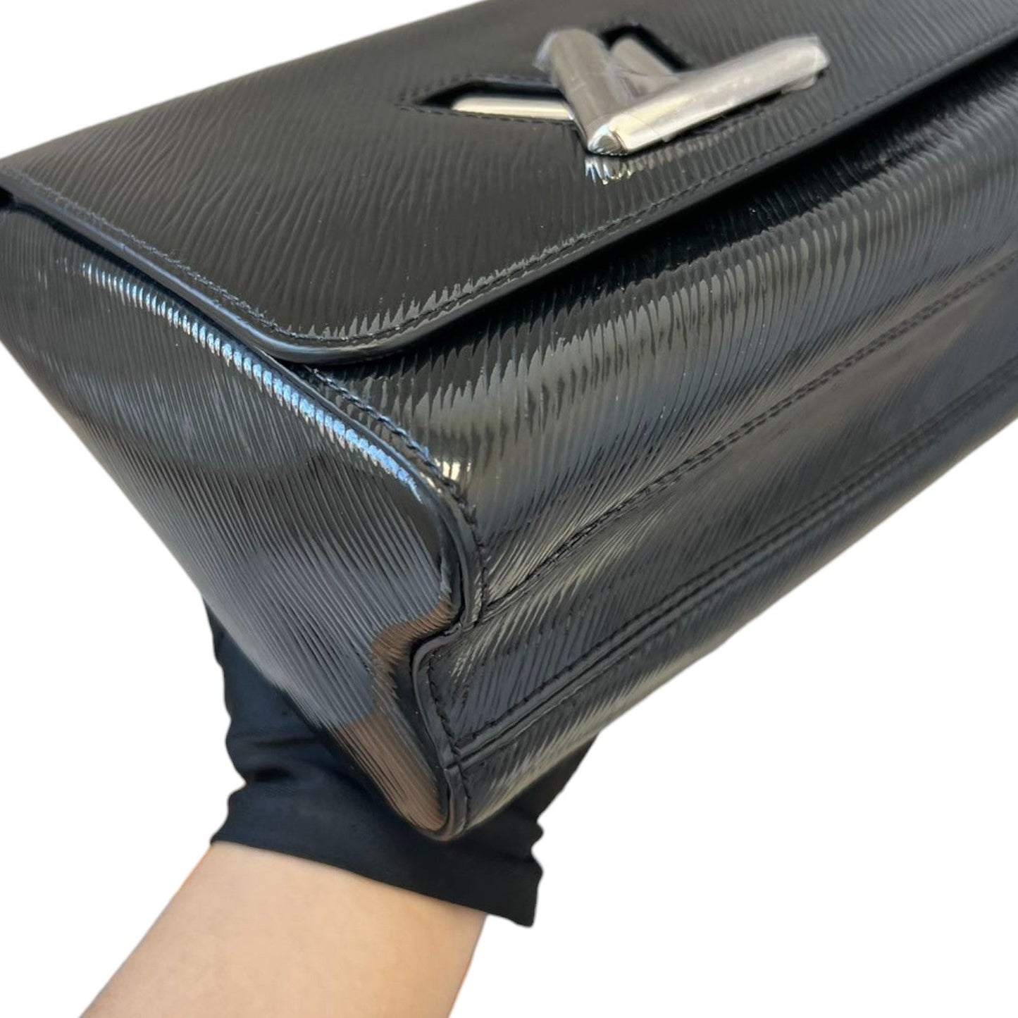 Louis-Vuitton Twist MM Shoulder Epi Black SHW