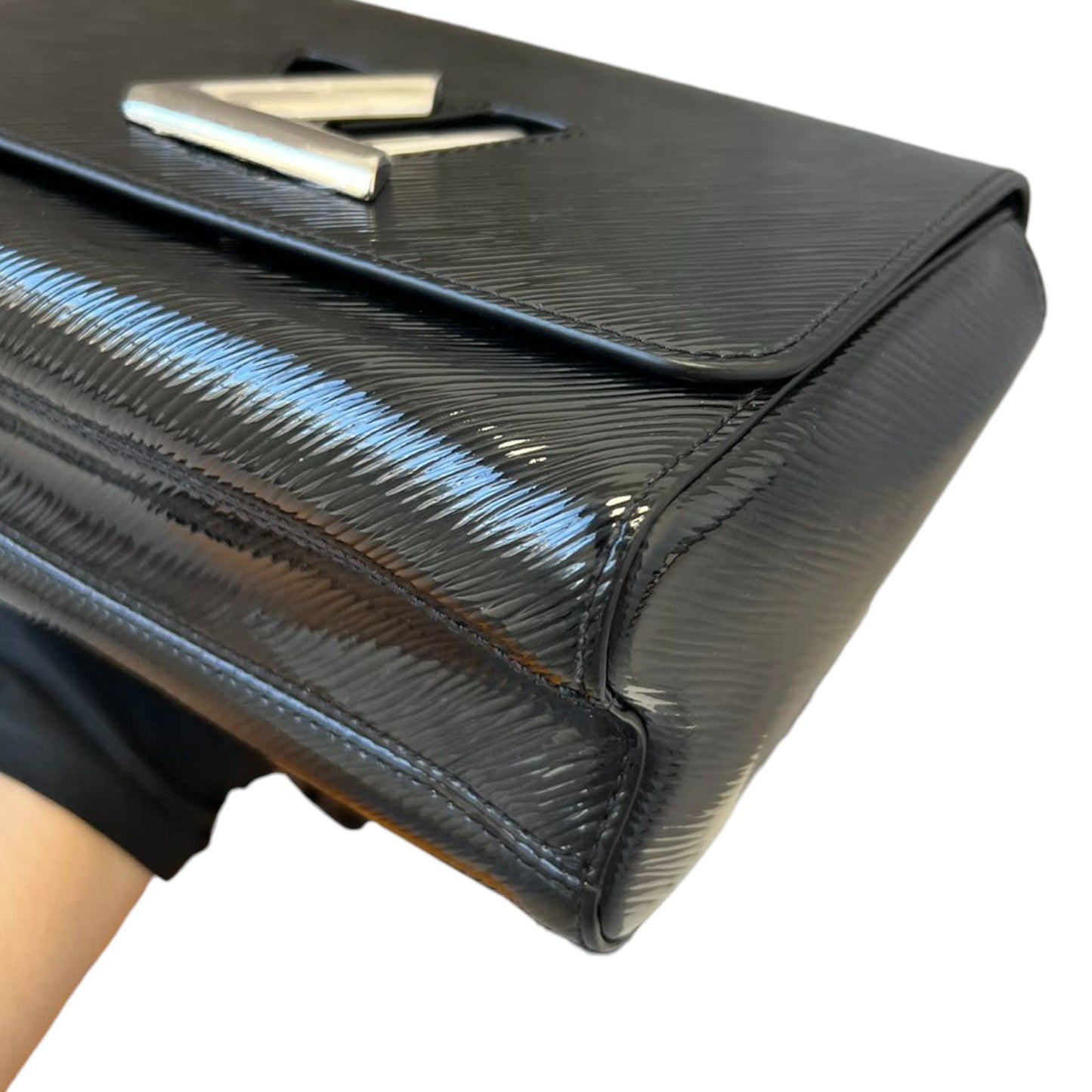 Louis-Vuitton Twist MM Shoulder Epi Black SHW