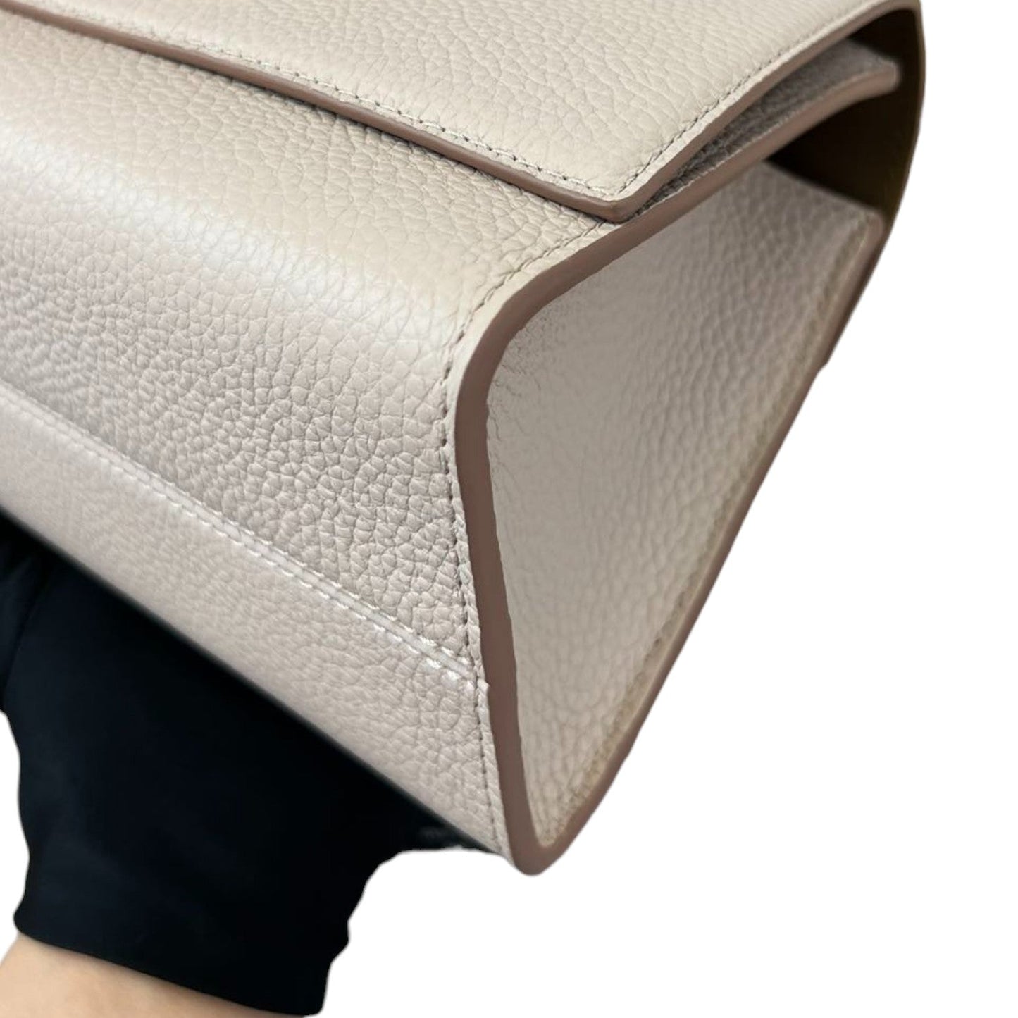 Louis-Vuitton Twist One Handle PM Taurillon Greige GHW