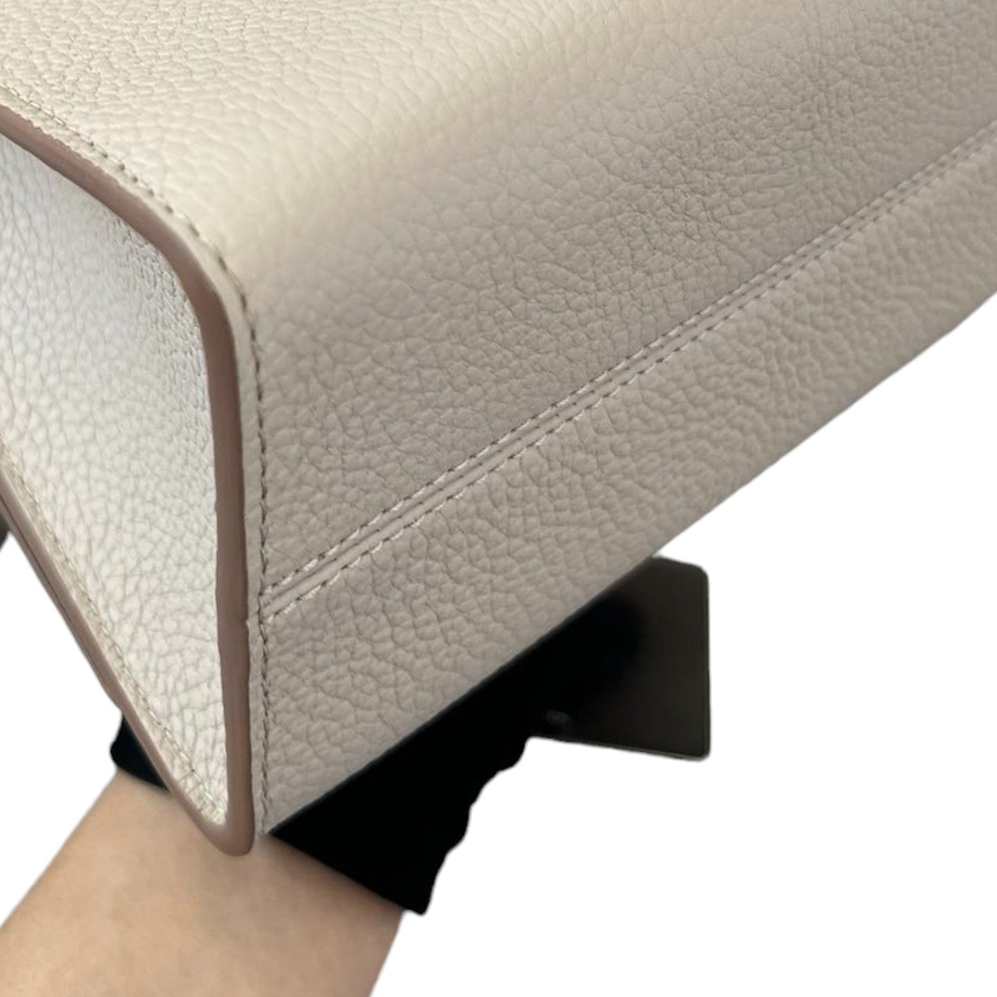 Louis-Vuitton Twist One Handle PM Taurillon Greige GHW