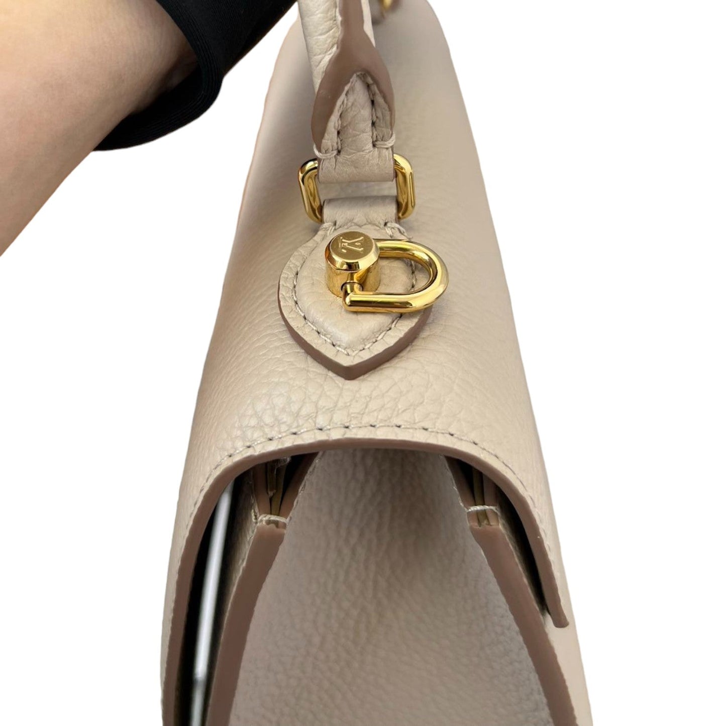 Louis-Vuitton Twist One Handle PM Taurillon Greige GHW