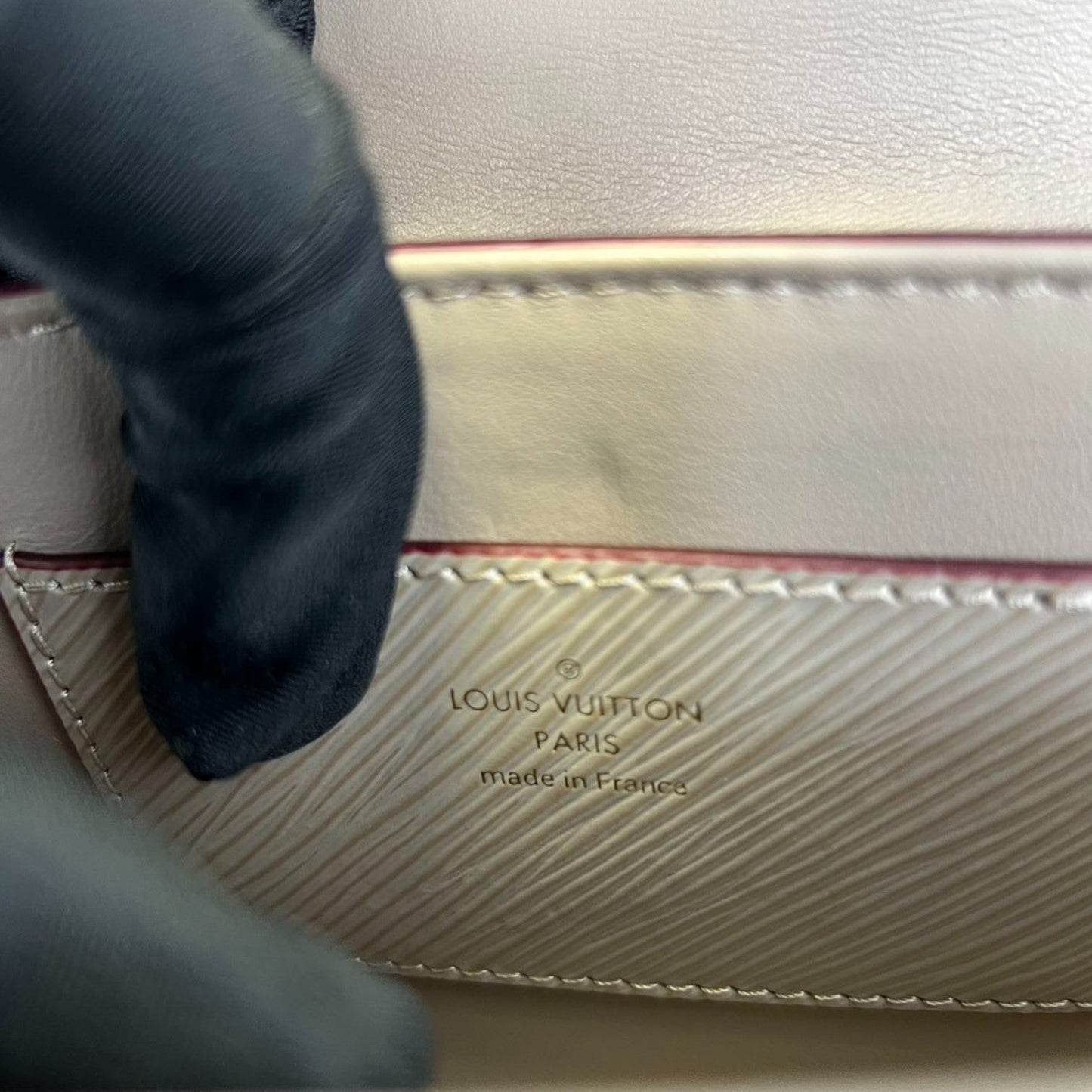 Louis-Vuitton Twist MM Shoulder Epi Beige GHW