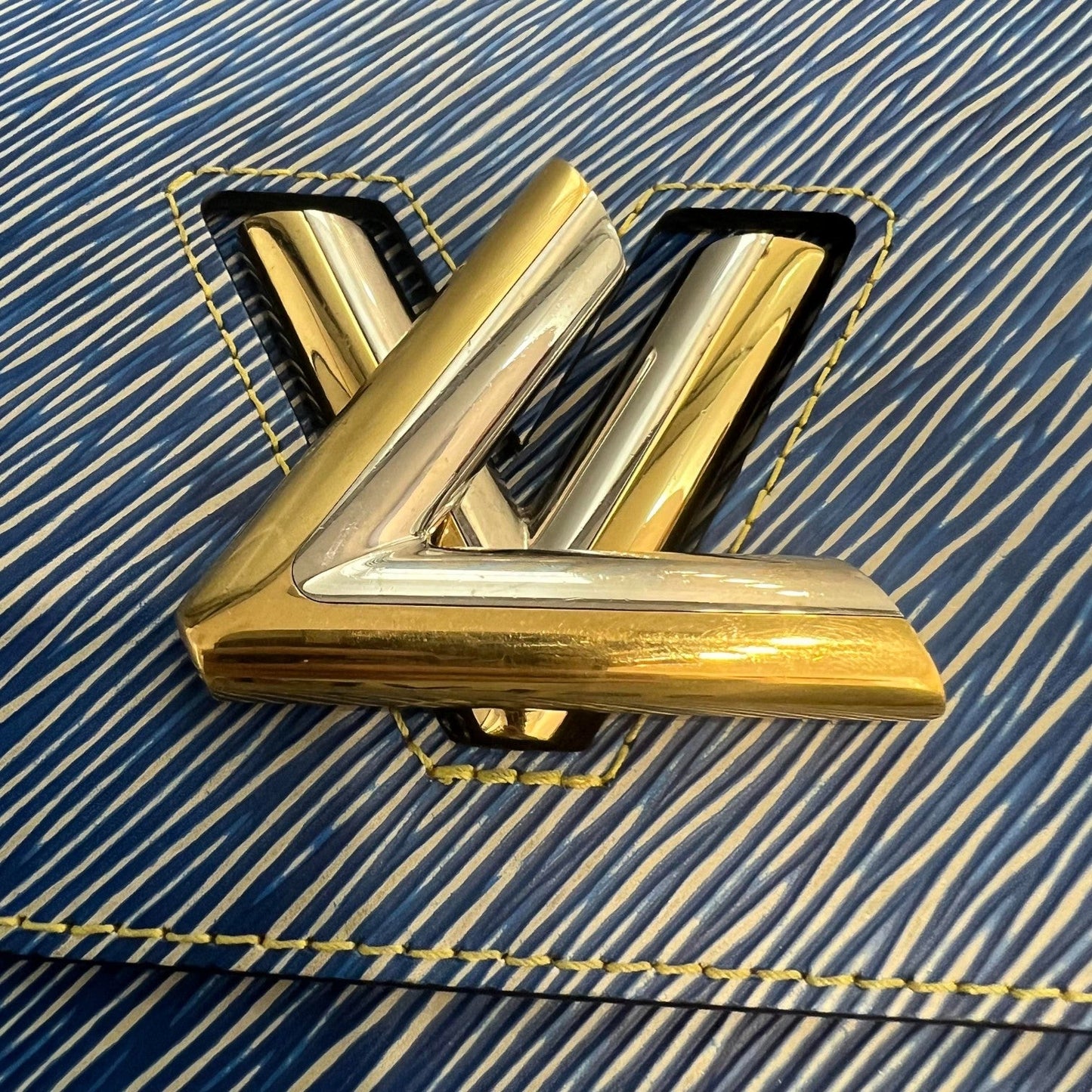 Louis-Vuitton Twist MM Shoulder Epi Denim Light SHW