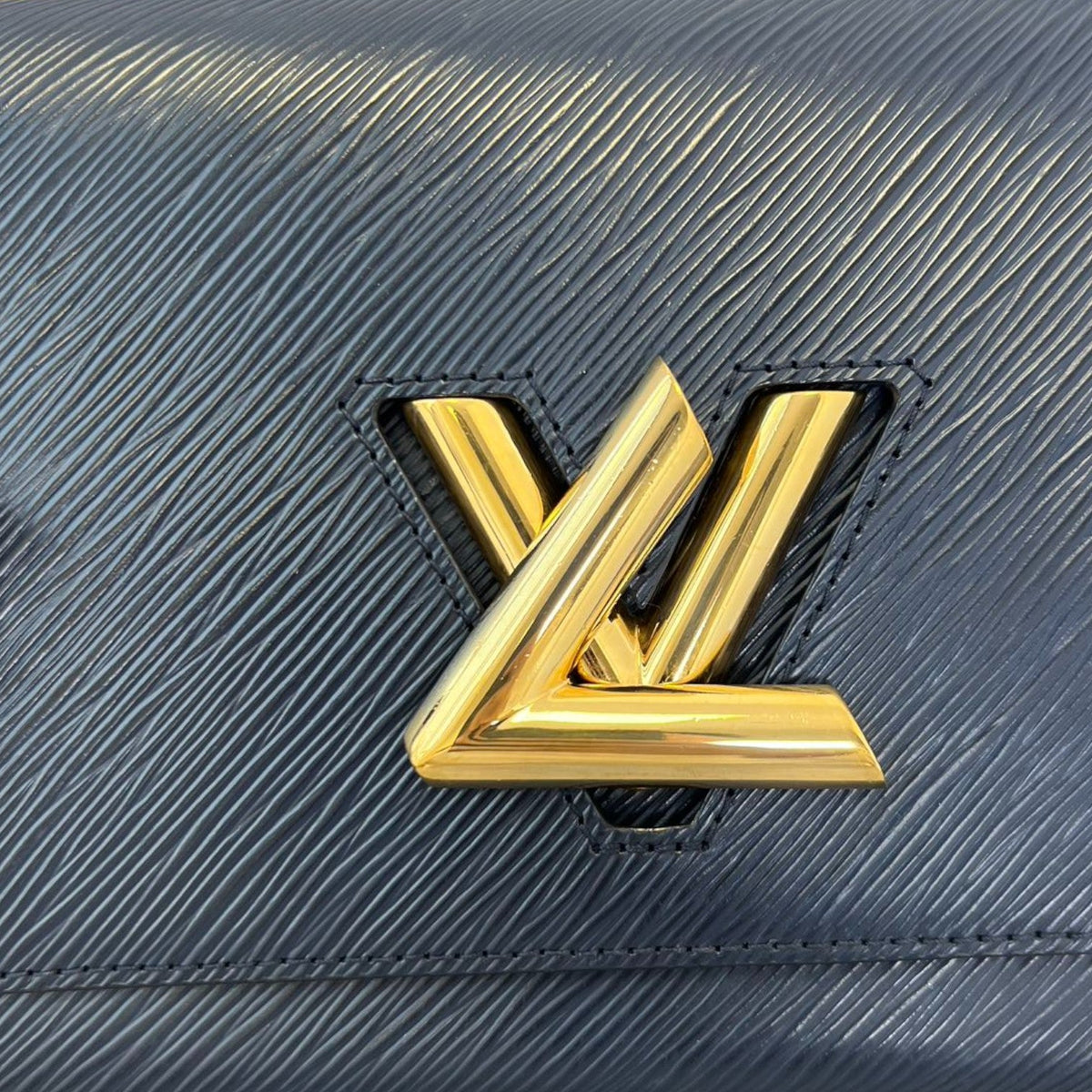 Louis-Vuitton Twist MM Shoulder Epi Navy GHW