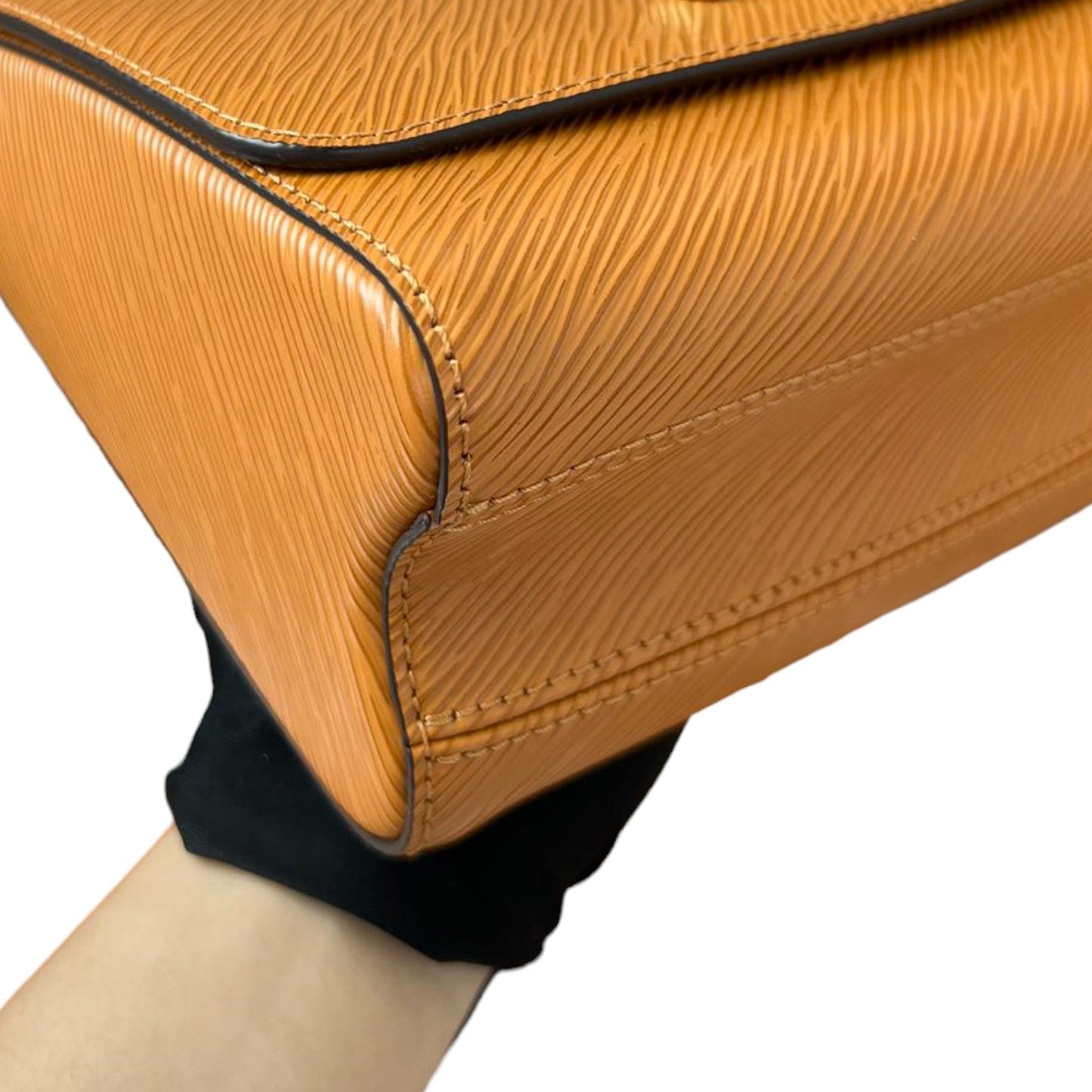 Louis-Vuitton Twist MM Shoulder Epi Gold GHW