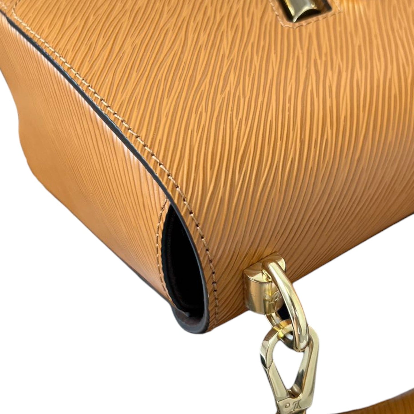 Louis-Vuitton Twist MM Shoulder Epi Gold GHW